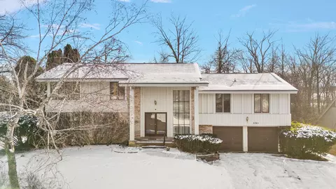 3261 Bloomfield Park Dr, West Bloomfield, MI 48323