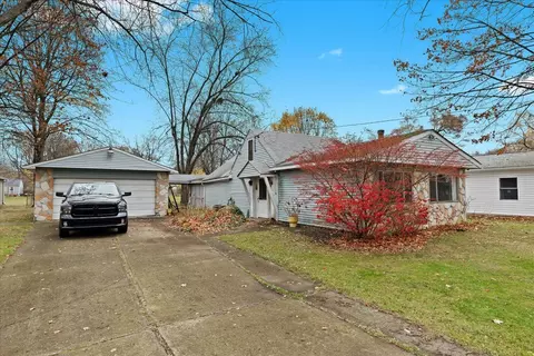 6368 Barker Dr, Waterford, MI 48329