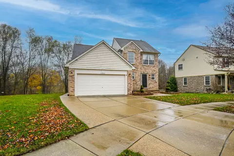 11852 Creekview Dr, Sterling Heights, MI 48312