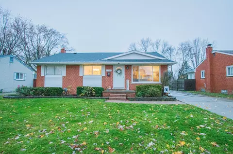 23931 Harvard Shore Dr, Saint Clair Shores, MI 48082