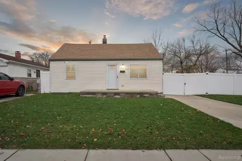 9058 Katherine St, Taylor, MI 48180