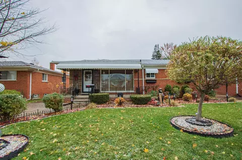 18051 N Wind Dr, Fraser, MI 48026