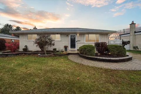 34115 Rockford Rd, Sterling Heights, MI 48312