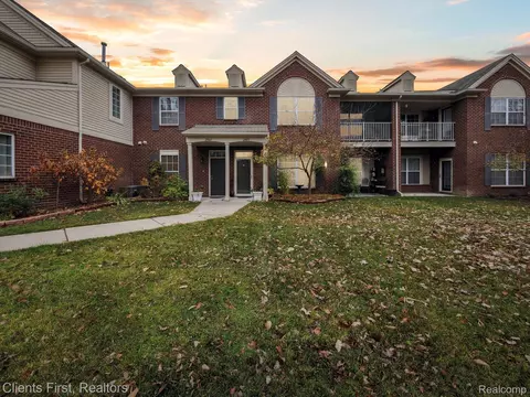 29871 Fox Run Cir 124a 11 Cir #124A, Warren, MI 48092