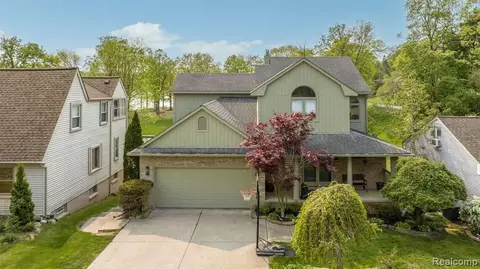3932 Fieldview Ave, West Bloomfield, MI 48324