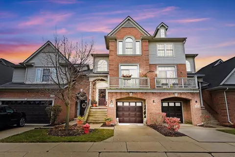 37677 Newburgh Park Cir, Livonia, MI 48152