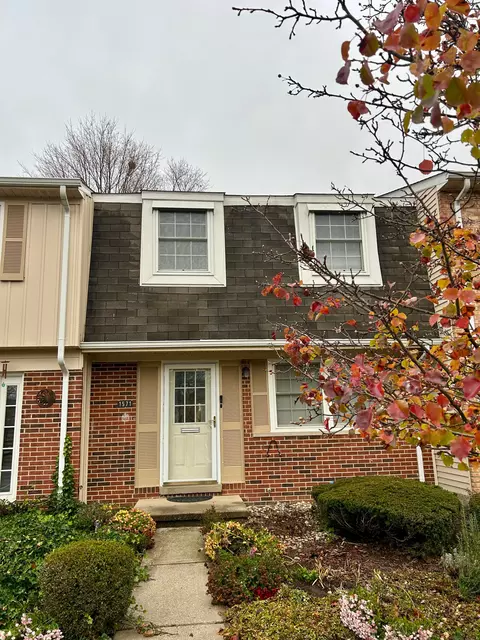 1571 Brentwood Dr, Troy, MI 48098