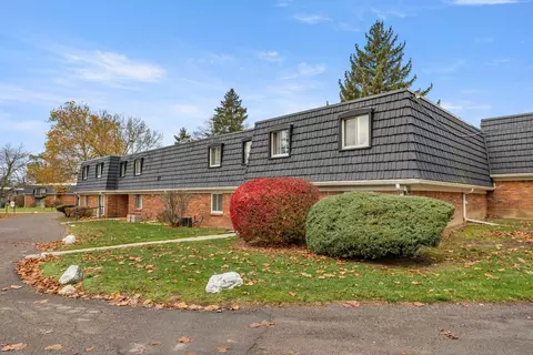 1852 Colonial Village Way #3, Waterford, MI 48328