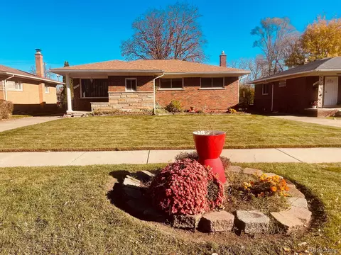 12950 Dixie, Redford, MI 48239