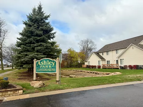 24768 Ashley Crt Ct, Redford, MI 48239