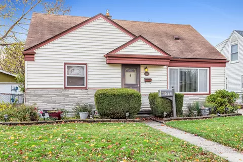 25665 Mackinac St, Roseville, MI 48066