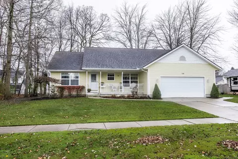 719 Alexandria St, Marysville, MI 48040