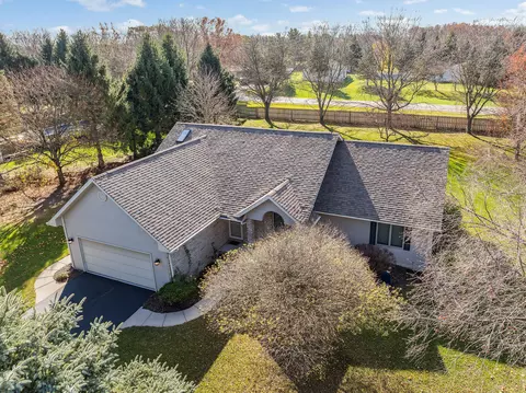 6862 Kestrel Ridge Rd, Brighton, MI 48116