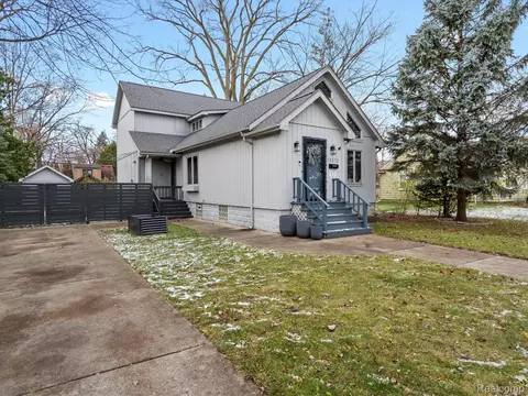 28575 Glasgow St, Southfield, MI 48076