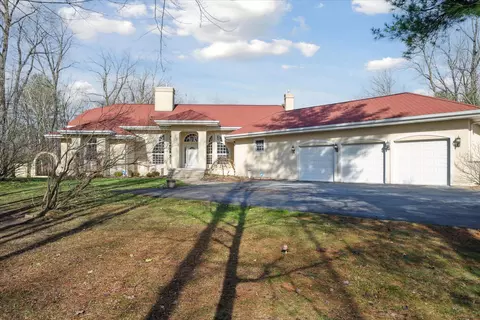 5240 Davis Rd, St. Clair, MI 48079