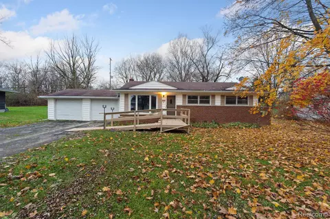 1449 Westwood Dr, Flint, MI 48532