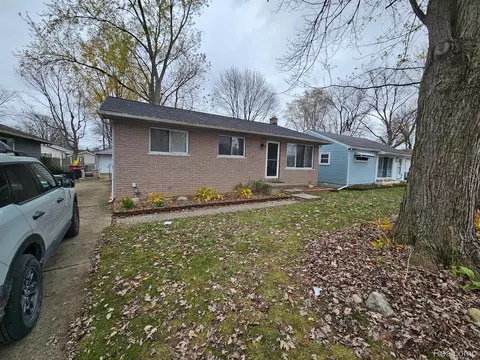 39344 Ormsby St, Clinton Township, MI 48036