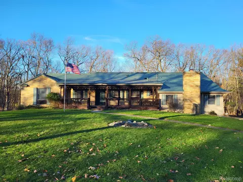 12399 White Lake Rd, Tyrone, MI 48430