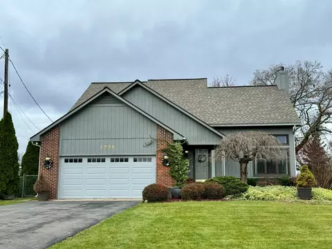 1096 Woodruff Lake Dr, Highland, MI 48357