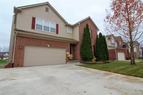 15586 Timbers Edge Dr, Clinton Township, MI 48035