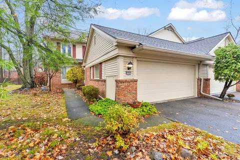 6950 Pebble Park Cir, West Bloomfield, MI 48322