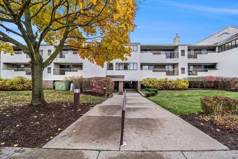 30414 Orchard Lake Rd 23 1 Rd #23, Farmington Hills, MI 48334