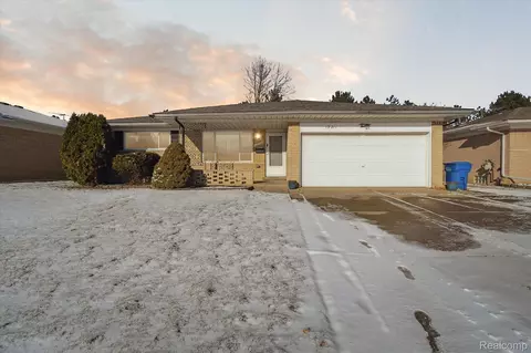 13211 Balfour Dr, Warren, MI 48088