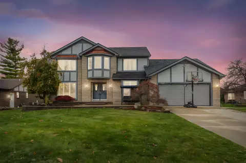 19801 Gill Rd, Livonia, MI 48152