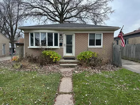 28015 Grant St, Saint Clair Shores, MI 48081