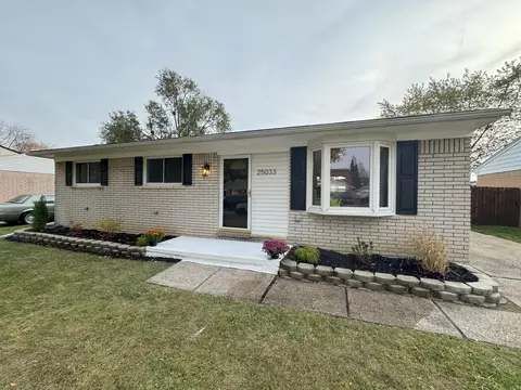 25033 Richard St, Taylor, MI 48180