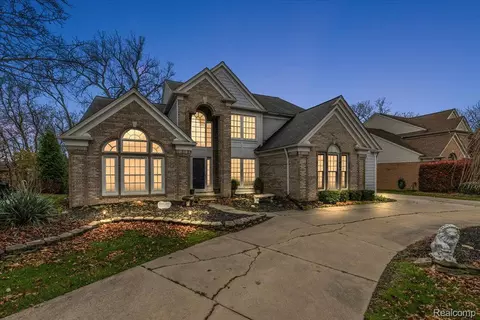 48253 Red Run Dr, Canton, MI 48187