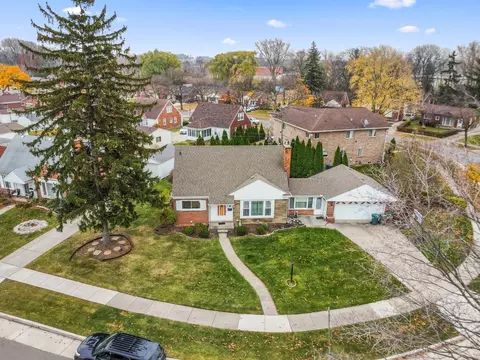 2 Opal Dr, Dearborn, MI 48126