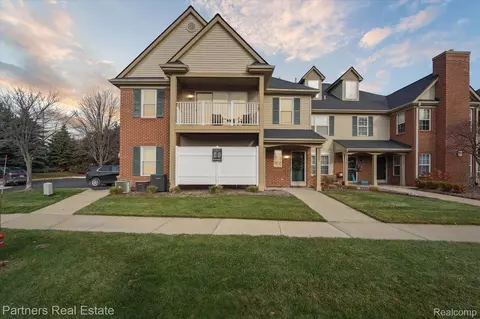 4007 Hampton Ridge Blvd, Genoa, MI 48843