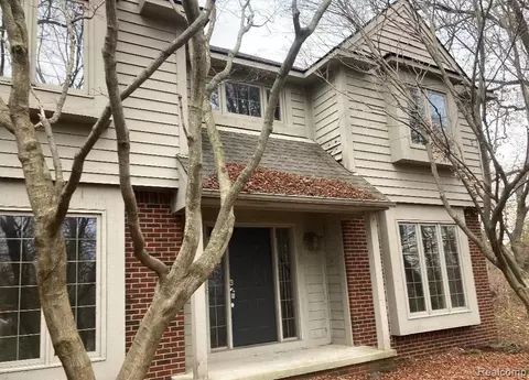 5010 Walnut Hills Dr, Genoa, MI 48116
