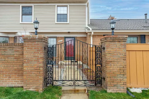 22213 Pondview 26 6 #26, Novi, MI 48375
