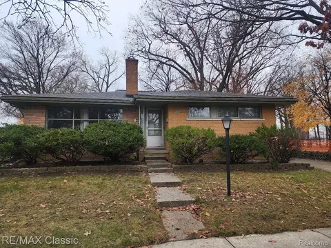 641 W Mapledale Ave, Hazel Park, MI 48030