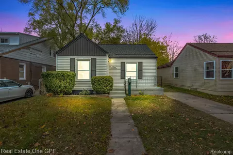 27612 Brettonwoods St, Madison Heights, MI 48071