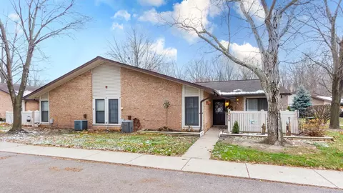 37530 Barkridge Cir, Westland, MI 48185