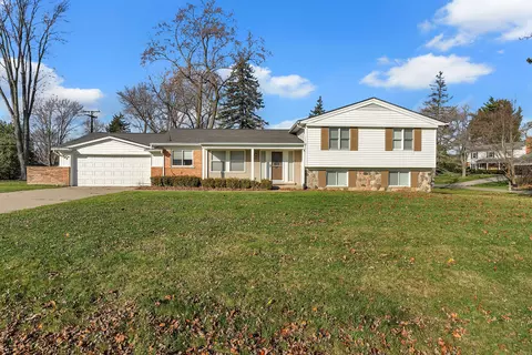 4002 Normanwood, West Bloomfield, MI 48323