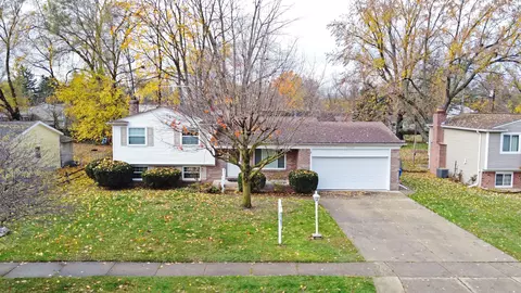 3005 Sleaford Dr, Waterford, MI 48329