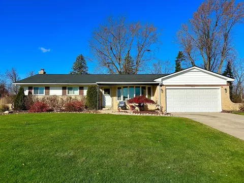 9274 Steephollow Dr, White Lake, MI 48386