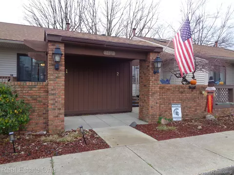 25803 Lexington Dr 2 84 Dr #2, South Lyon, MI 48178