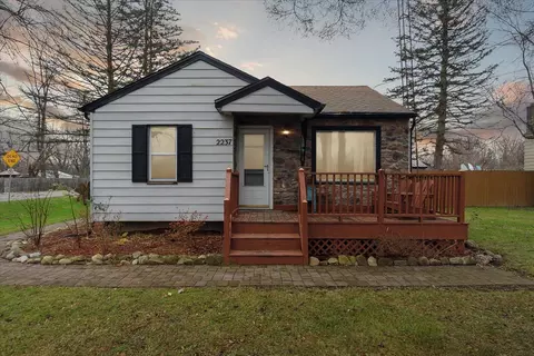 2237 Howe Rd, Burton, MI 48519