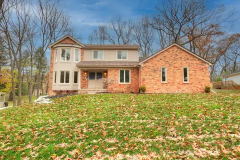 2738 Creek Bend Dr, Troy, MI 48098