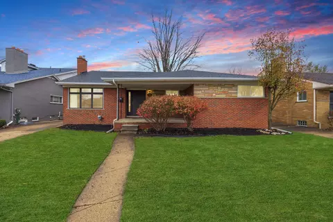 14221 Vernon St, Oak Park, MI 48237