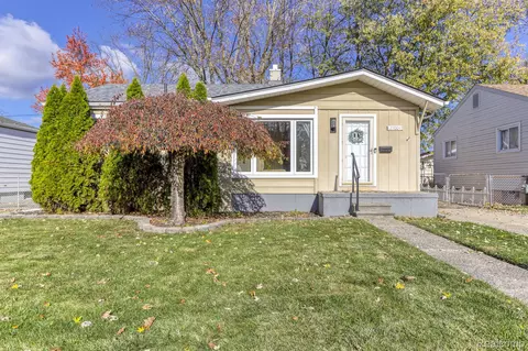 29004 Balmoral St, Garden City, MI 48135