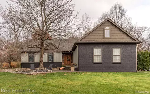2800 Clydesdale Crt Ct, Putnam, MI 48169