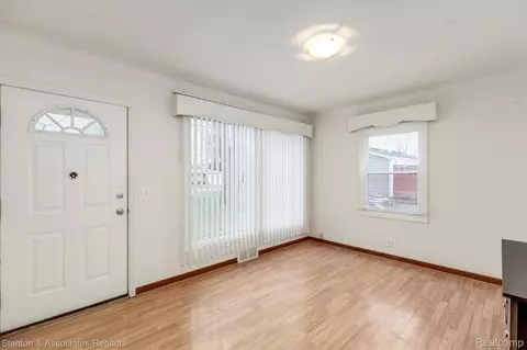 5570 Meadow View St, Sterling Heights, MI 48310