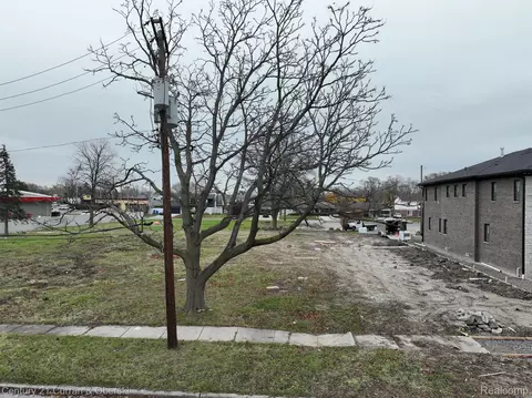 2222 N Evangeline St, Dearborn Heights, MI 48127