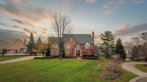 5803 Wellwood Dr, Oakland, MI 48306